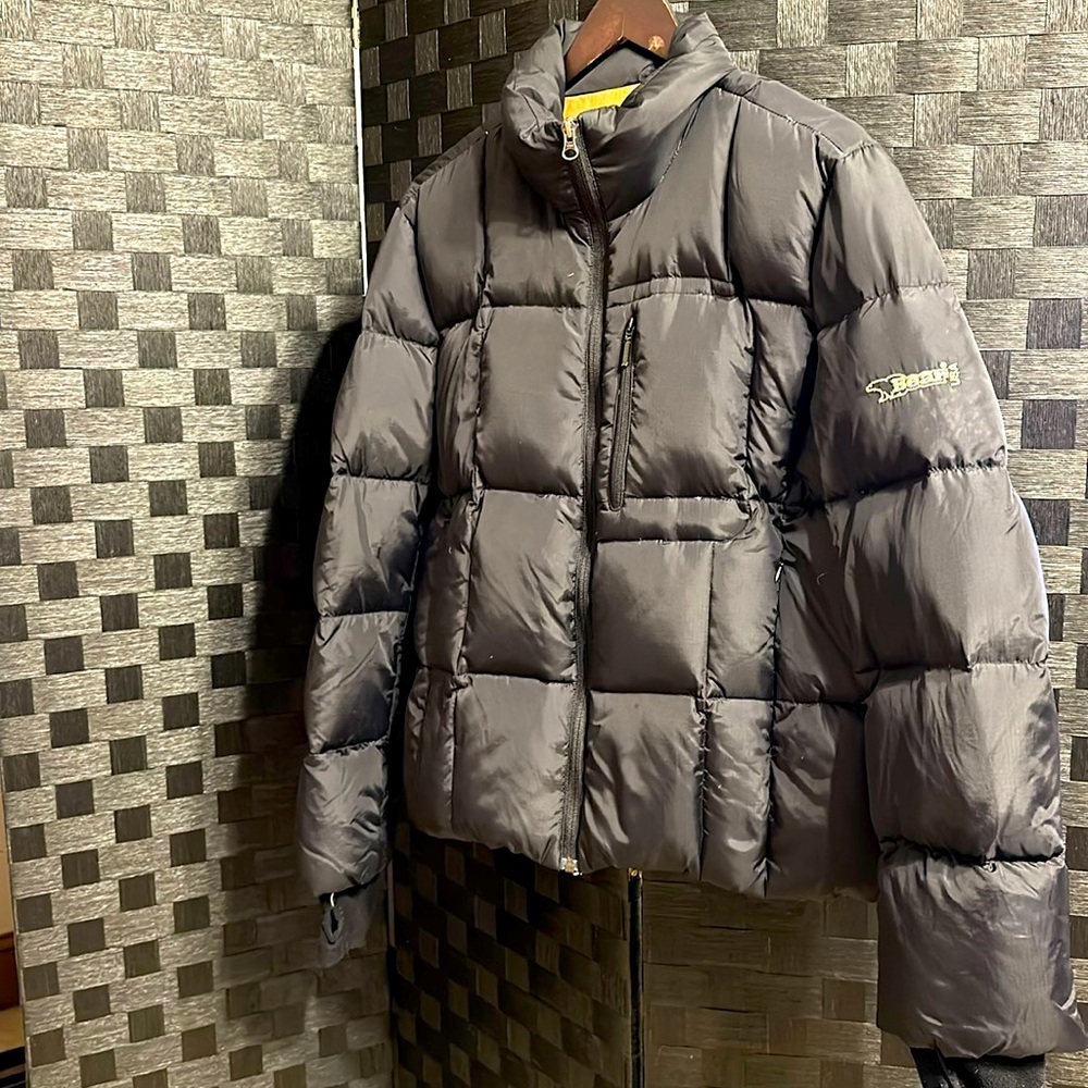 Vintage!! Great condition! Very gently loved! Bear USA women’s SZ L down coat.